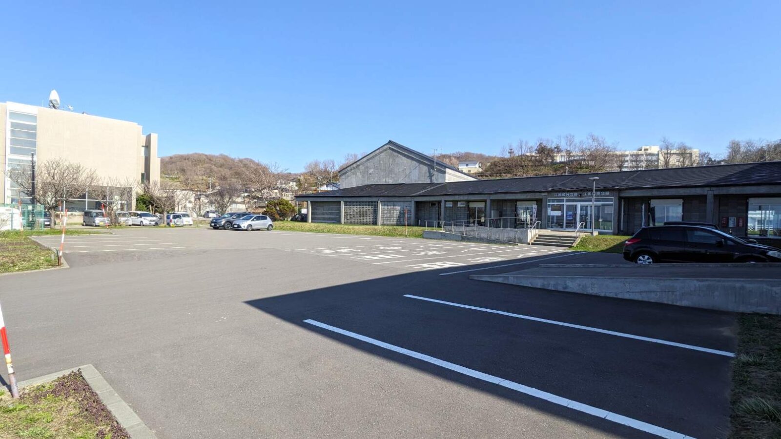 江差追分会館・江差山車会館無料駐車場の外観